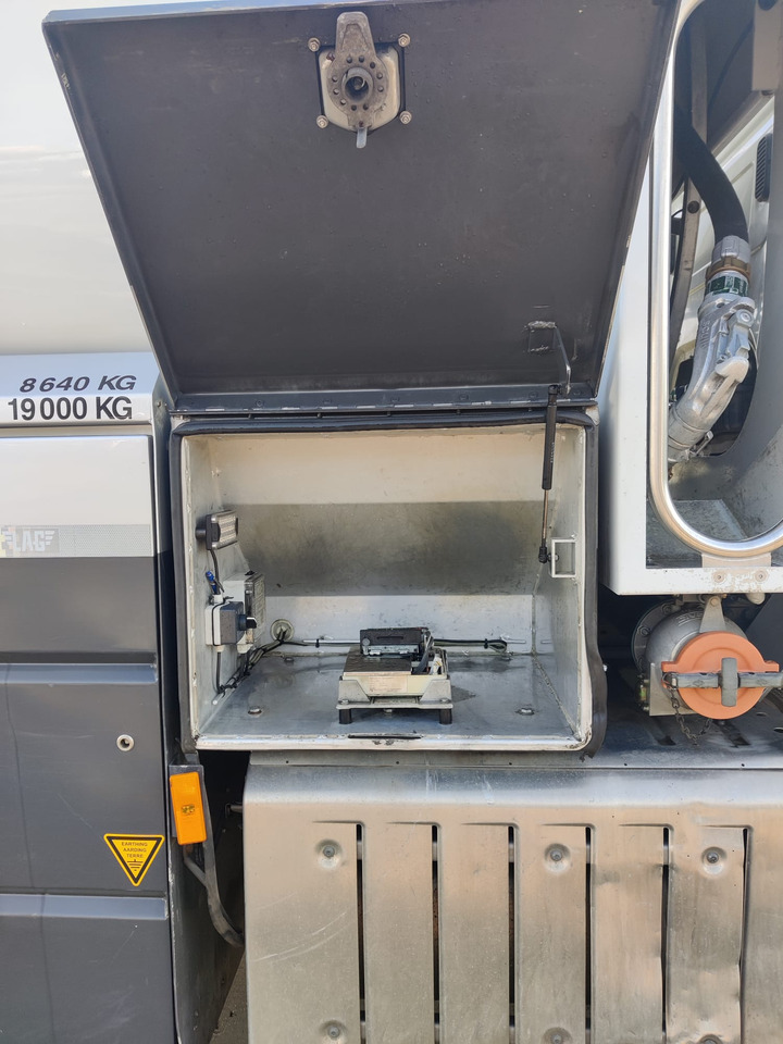 MERCEDES Actros - Camión cisterna: foto 4 MERCEDES Actros - Camión cisterna: foto 4