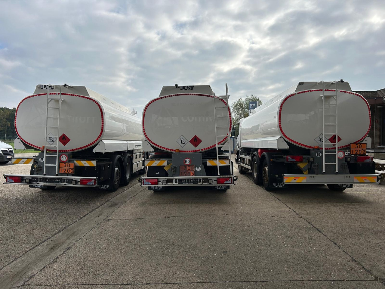 SCANIA P320/P360 (lot of 3) - Camión cisterna: foto 5 SCANIA P320/P360 (lot of 3) - Camión cisterna: foto 5