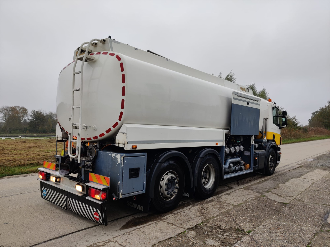 Camión cisterna SCANIA P400: foto 7