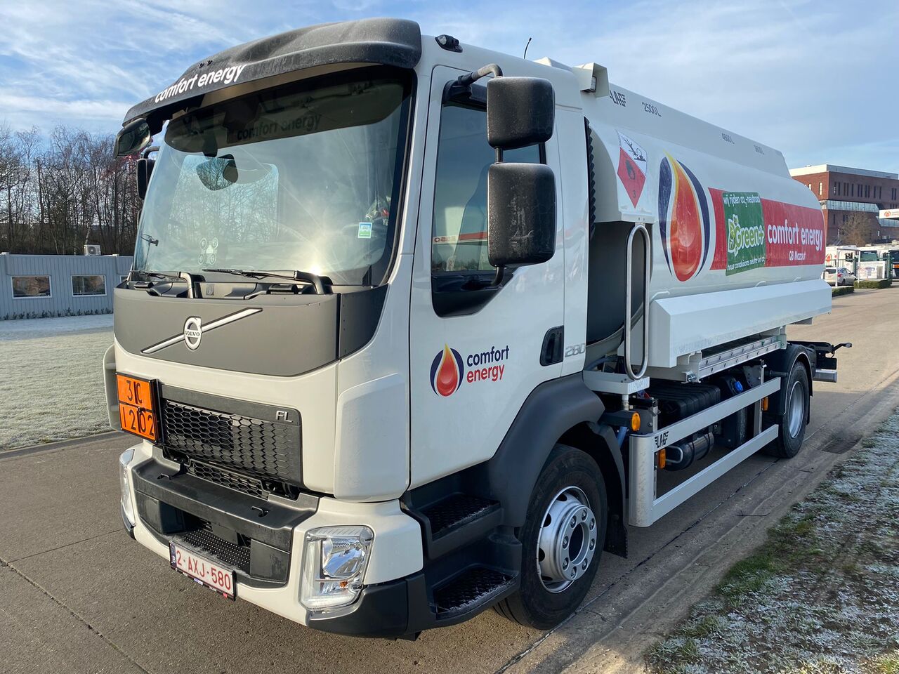 VOLVO FL - Camión cisterna: foto 1 VOLVO FL - Camión cisterna: foto 1