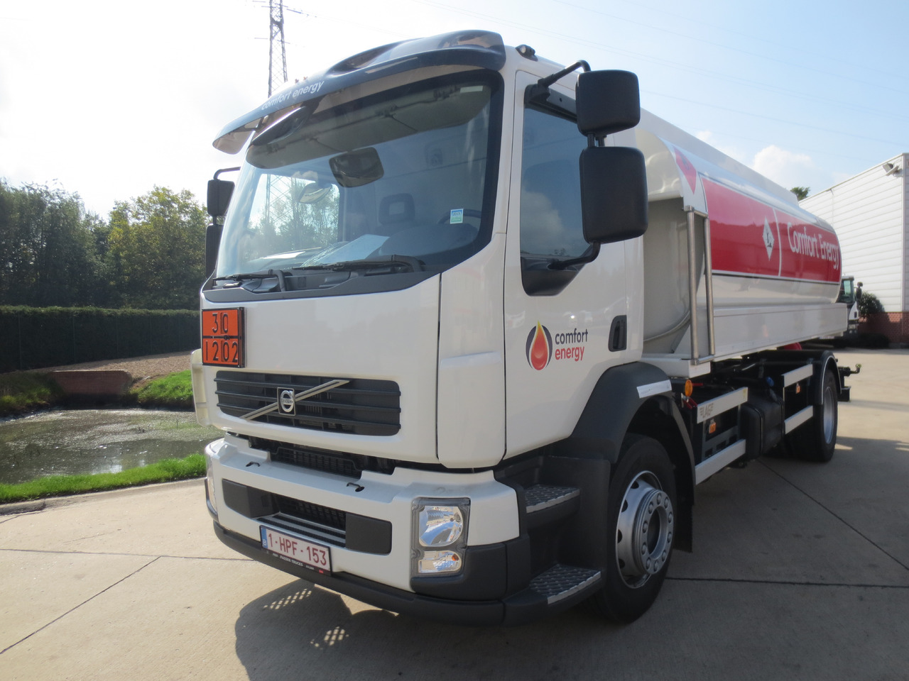 VOLVO FL - Camión cisterna: foto 1 VOLVO FL - Camión cisterna: foto 1