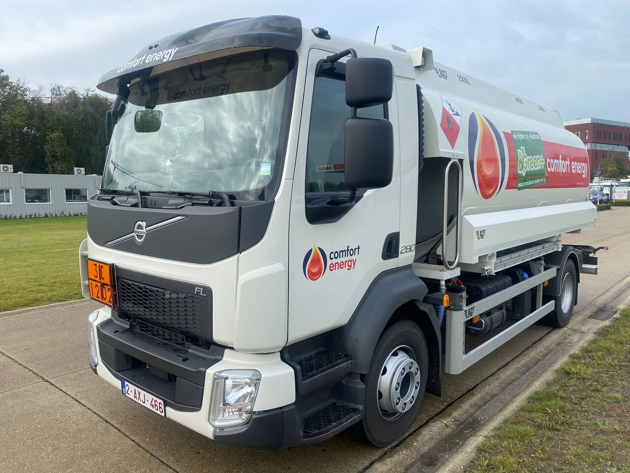 VOLVO FL - Camión cisterna: foto 1 VOLVO FL - Camión cisterna: foto 1