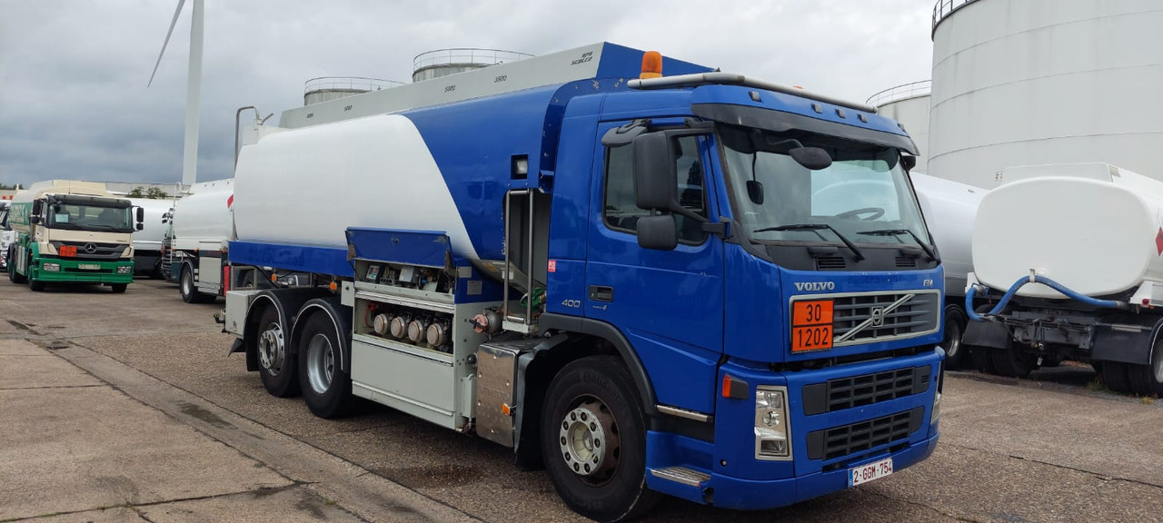 Camión cisterna VOLVO FM: foto 8