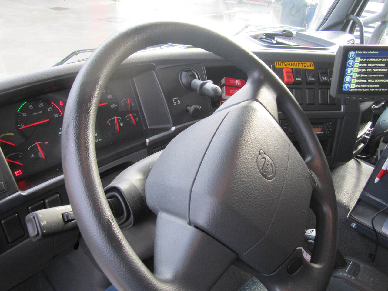Camión cisterna Volvo FM: foto 8
