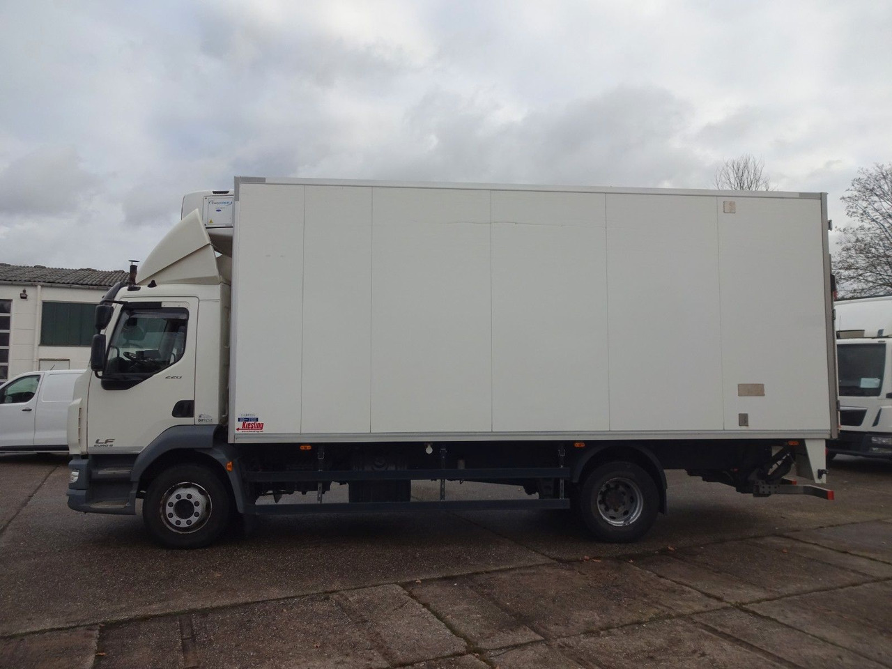 DAF LF 220, 16 T, LBW, Türen, Klima, Automat, Kamera - Camión caja cerrada: foto 4 DAF LF 220, 16 T, LBW, Türen, Klima, Automat, Kamera - Camión caja cerrada: foto 4