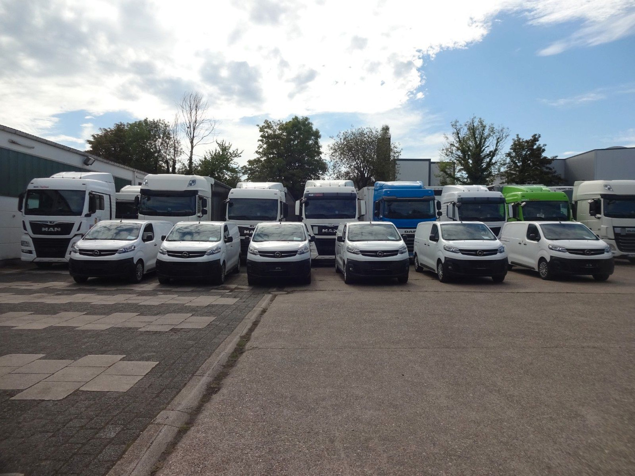 Opel 50 x Vivaro Kasten L1H1, Klima, PDC, Tempomat - Furgoneta pequeña: foto 1 Opel 50 x Vivaro Kasten L1H1, Klima, PDC, Tempomat - Furgoneta pequeña: foto 1