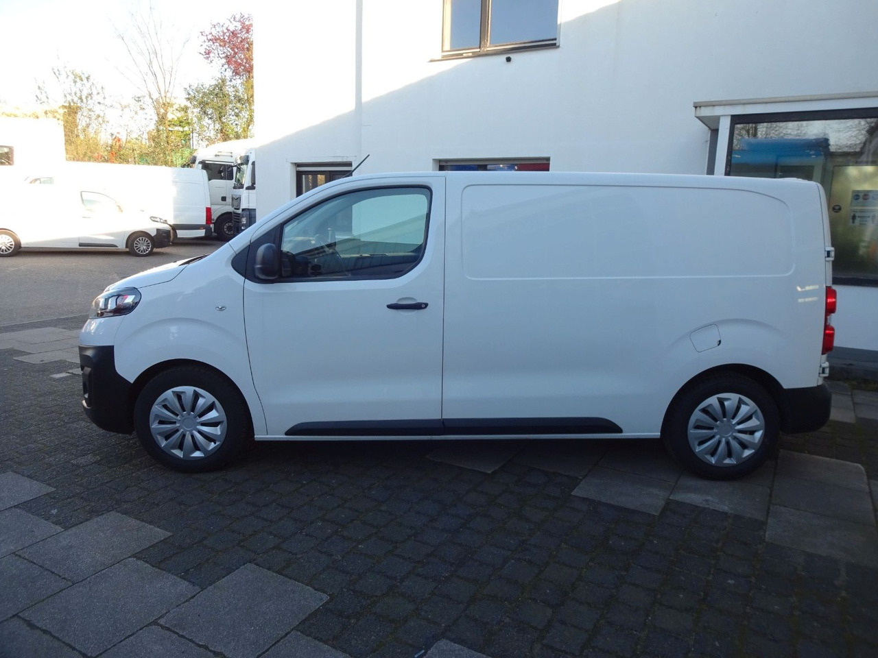 Opel 50 x Vivaro Kasten L1H1, Klima, PDC, Tempomat - Furgoneta pequeña: foto 4 Opel 50 x Vivaro Kasten L1H1, Klima, PDC, Tempomat - Furgoneta pequeña: foto 4