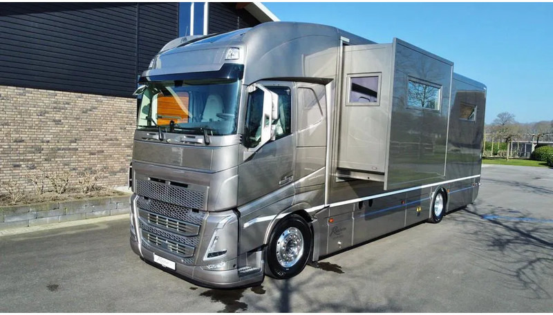 Volvo Motorhome Pop-out - Garage - 4.780KM - New condition FH 540 - Autocaravana: foto 2 Volvo Motorhome Pop-out - Garage - 4.780KM - New condition FH 540 - Autocaravana: foto 2