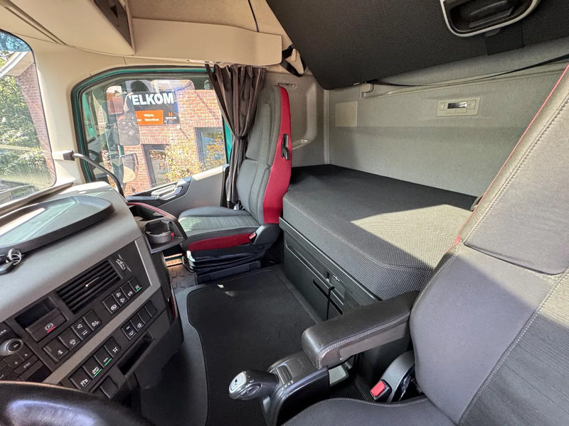 Cabeza tractora Volvo FH 500 Globetrotter XL ADR! 305.330KM! Gestuurde Voorloopas 2x tank APK 03/2026: foto 14