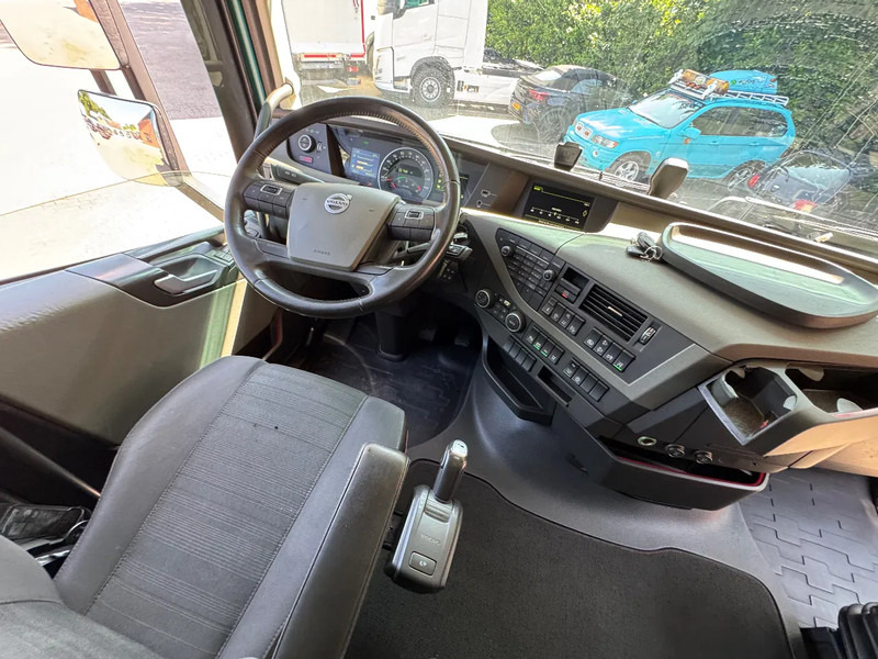 Volvo FH 500 Globetrotter XL ADR! 305.330KM! Gestuurde Voorloopas 2x tank APK 03/2026 - Cabeza tractora: foto 5 Volvo FH 500 Globetrotter XL ADR! 305.330KM! Gestuurde Voorloopas 2x tank APK 03/2026 - Cabeza tractora: foto 5