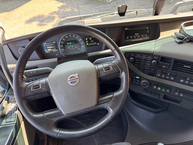 Cabeza tractora Volvo FH 500 Globetrotter XL ADR! 305.330KM! Gestuurde Voorloopas 2x tank APK 03/2026: foto 13