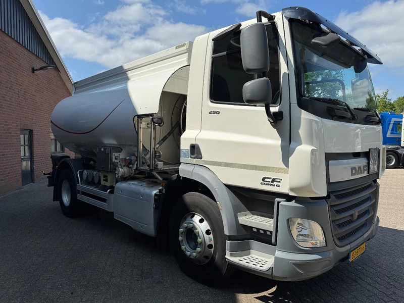DAF CF 290 12.000 Fuel Diesel/Benzin Alle keuringen! Top conditie - Camión cisterna: foto 2 DAF CF 290 12.000 Fuel Diesel/Benzin Alle keuringen! Top conditie - Camión cisterna: foto 2