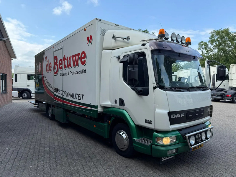 DAF LF 45.220 Laadklep/LBW Zijdeur Airco Slaapcabine AHK - Camión caja cerrada: foto 2 DAF LF 45.220 Laadklep/LBW Zijdeur Airco Slaapcabine AHK - Camión caja cerrada: foto 2