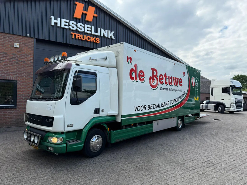 DAF LF 45.220 Laadklep/LBW Zijdeur Slaapcabine AHK NL truck - Camión caja cerrada: foto 1 DAF LF 45.220 Laadklep/LBW Zijdeur Slaapcabine AHK NL truck - Camión caja cerrada: foto 1