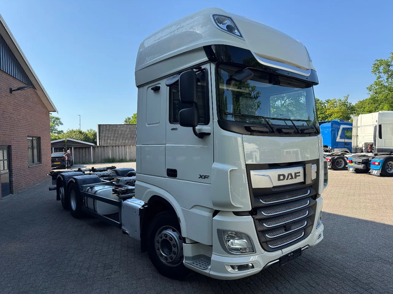 DAF XF 480 6X2 SSC FAN BDF Retarder 2x AHK Lenkachse Standairco - Camión portacontenedore/ Intercambiable: foto 2 DAF XF 480 6X2 SSC FAN BDF Retarder 2x AHK Lenkachse Standairco - Camión portacontenedore/ Intercambiable: foto 2