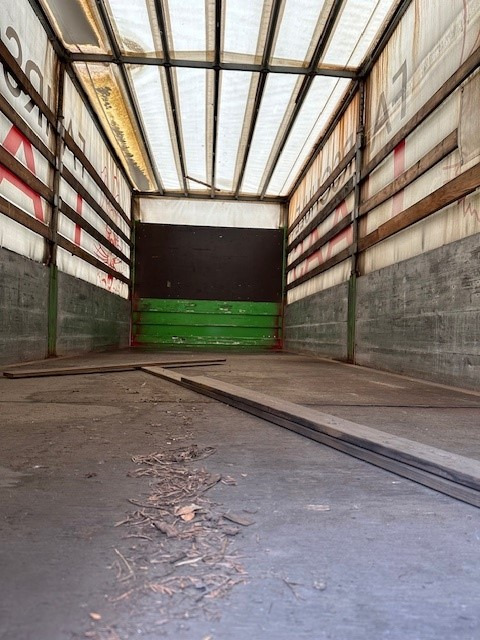 Krone niedrige Türen, Farbe: rot - Toldo carrocería: foto 2 Krone niedrige Türen, Farbe: rot - Toldo carrocería: foto 2