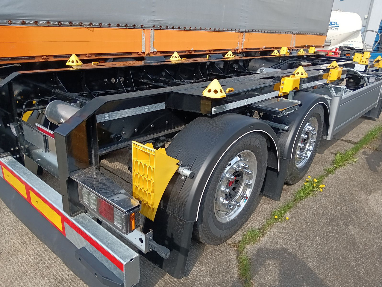 Hüffermann 3-A VARIO-CARRIER SAF NEU VERZINKT LiftAlufelgen - Remolque multilift/ Portacontenedores de cadenas: foto 3 Hüffermann 3-A VARIO-CARRIER SAF NEU VERZINKT LiftAlufelgen - Remolque multilift/ Portacontenedores de cadenas: foto 3