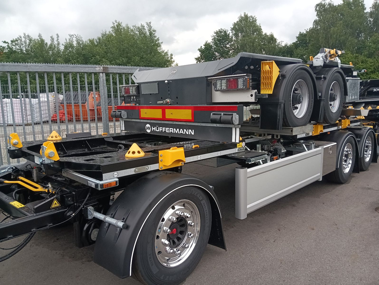 Hüffermann 3-A VARIO-CARRIER SAF NEU VERZINKT LiftAlufelgen - Remolque multilift/ Portacontenedores de cadenas: foto 1 Hüffermann 3-A VARIO-CARRIER SAF NEU VERZINKT LiftAlufelgen - Remolque multilift/ Portacontenedores de cadenas: foto 1