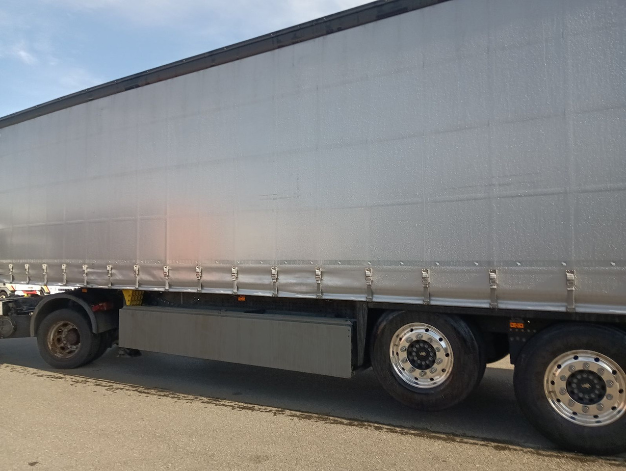 Schmitz Cargobull SCS24-13.62 ALCOA Pal-Kiste Lift Reifen 60-95%! - Semirremolque lona: foto 5 Schmitz Cargobull SCS24-13.62 ALCOA Pal-Kiste Lift Reifen 60-95%! - Semirremolque lona: foto 5