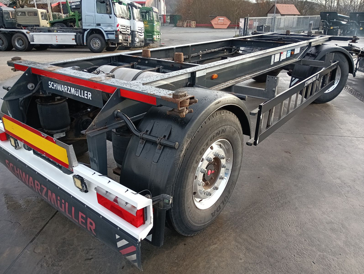 Schwarzmüller 2-A BDF 1,22/1,32 ALCOA Alufelgen ADR 120tkm TÜV Schwarzmüller 2-A BDF 1,22/1,32 ALCOA Alufelgen ADR 120tkm TÜV - Remolque portacontenedore/ Intercambiable: foto 3 Schwarzmüller 2-A BDF 1,22/1,32 ALCOA Alufelgen ADR 120tkm TÜV Schwarzmüller 2-A BDF 1,22/1,32 ALCOA Alufelgen ADR 120tkm TÜV - Remolque portacontenedore/ Intercambiable: foto 3