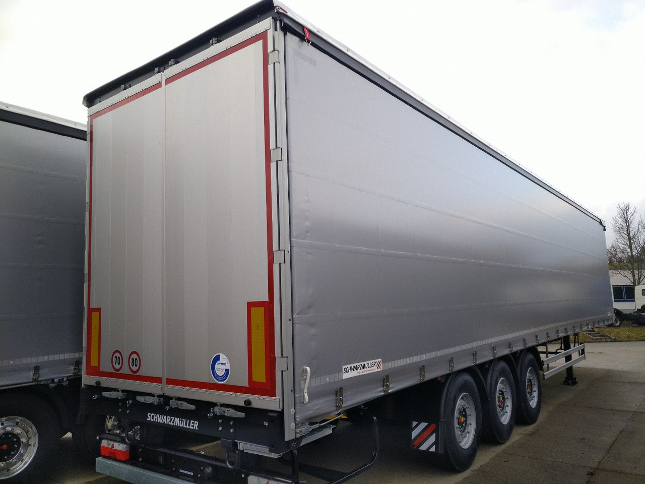 Schwarzmüller PowerLine LIFT/LENKACHSE HUBDACH 5880kg NEU Schwarzmüller PowerLine LIFT/LENKACHSE HUBDACH 5880kg NEU - Semirremolque lona: foto 4 Schwarzmüller PowerLine LIFT/LENKACHSE HUBDACH 5880kg NEU Schwarzmüller PowerLine LIFT/LENKACHSE HUBDACH 5880kg NEU - Semirremolque lona: foto 4