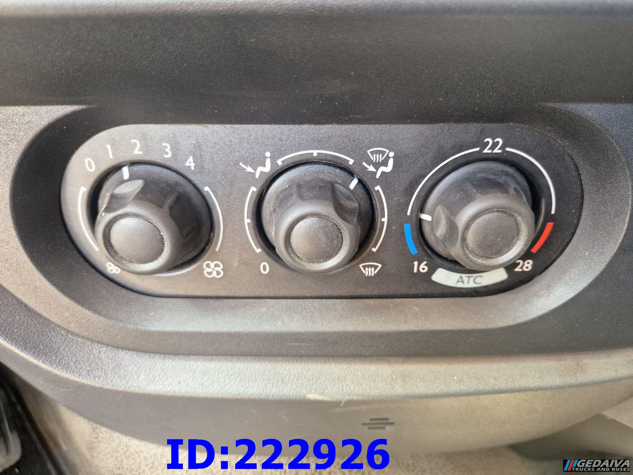 Camión isotérmico DAF XF 106 440 FAR 6x2 Euro6: foto 16