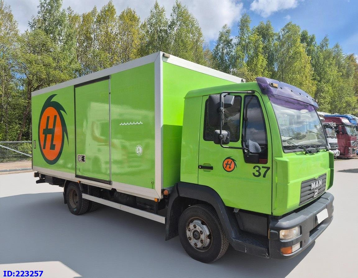 MAN LE 8.150 Manual 139tkm ONLY - Camión caja cerrada: foto 4 MAN LE 8.150 Manual 139tkm ONLY - Camión caja cerrada: foto 4