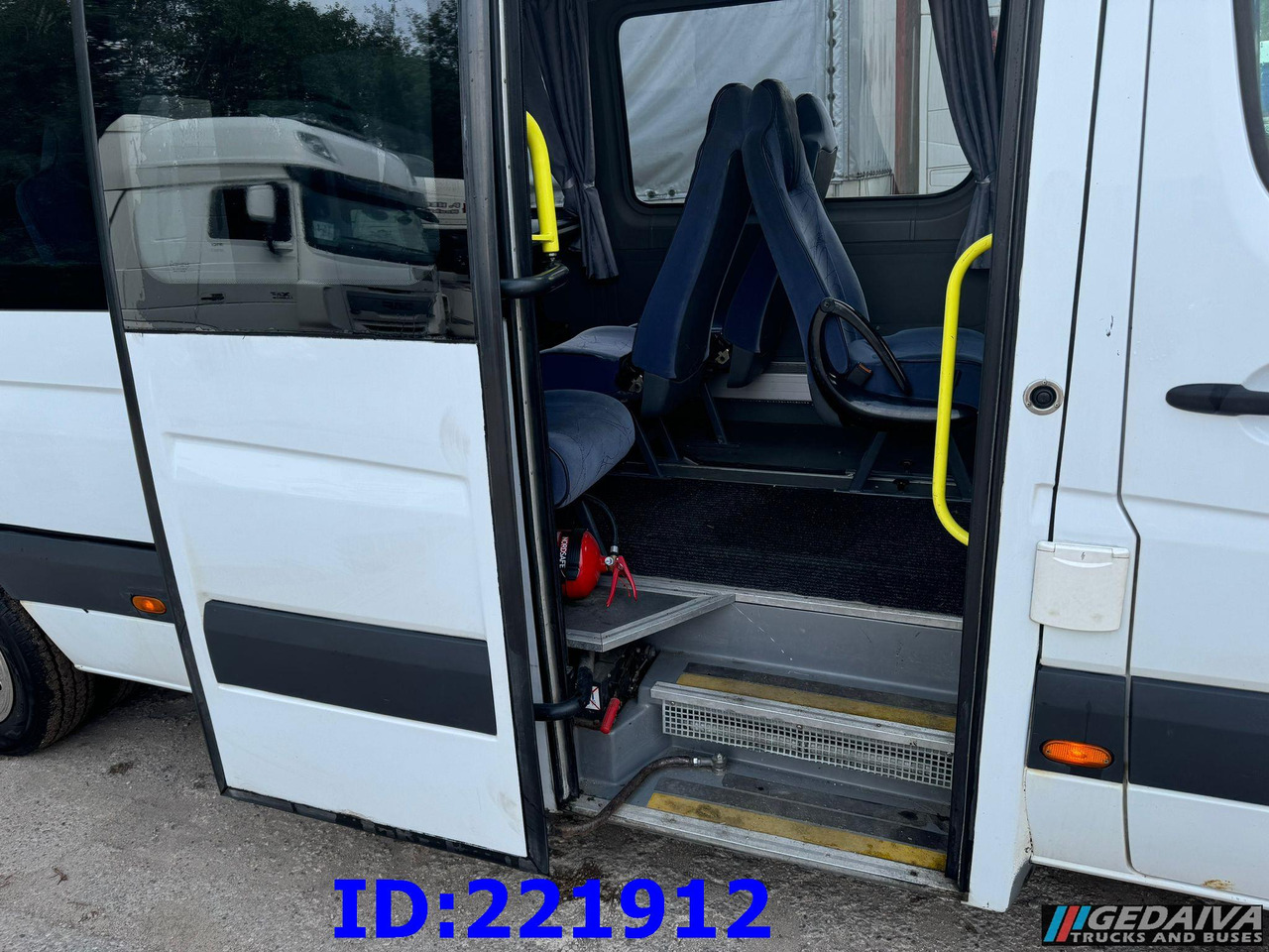 MERCEDES-BENZ Sprinter 518 VIP 17-Place - Autocar: foto 4 MERCEDES-BENZ Sprinter 518 VIP 17-Place - Autocar: foto 4