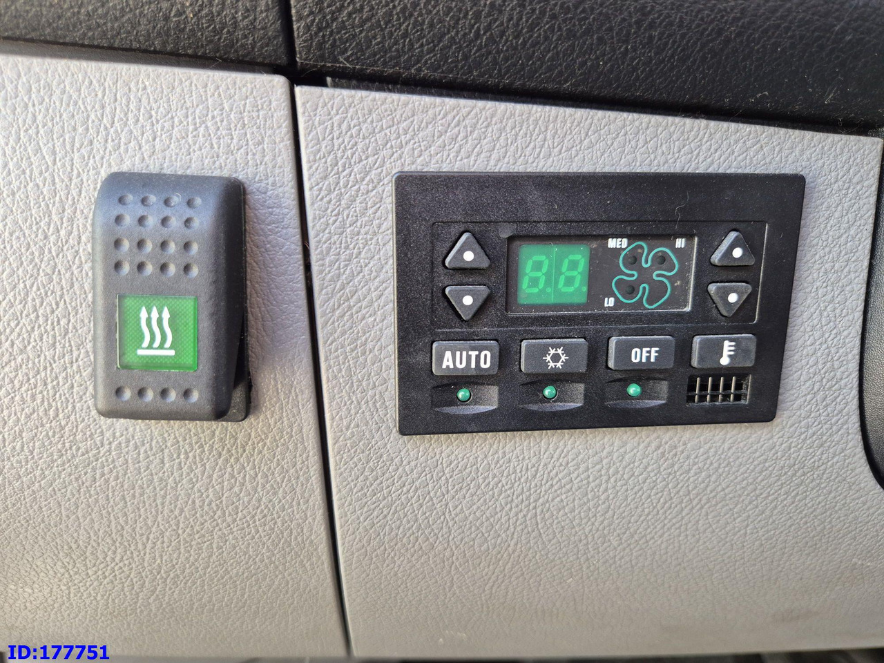 Minibús, Furgoneta de pasajeros MERCEDES-BENZ Sprinter 518 - VIP - 17-seater: foto 9 Minibús, Furgoneta de pasajeros MERCEDES-BENZ Sprinter 518 - VIP - 17-seater: foto 9