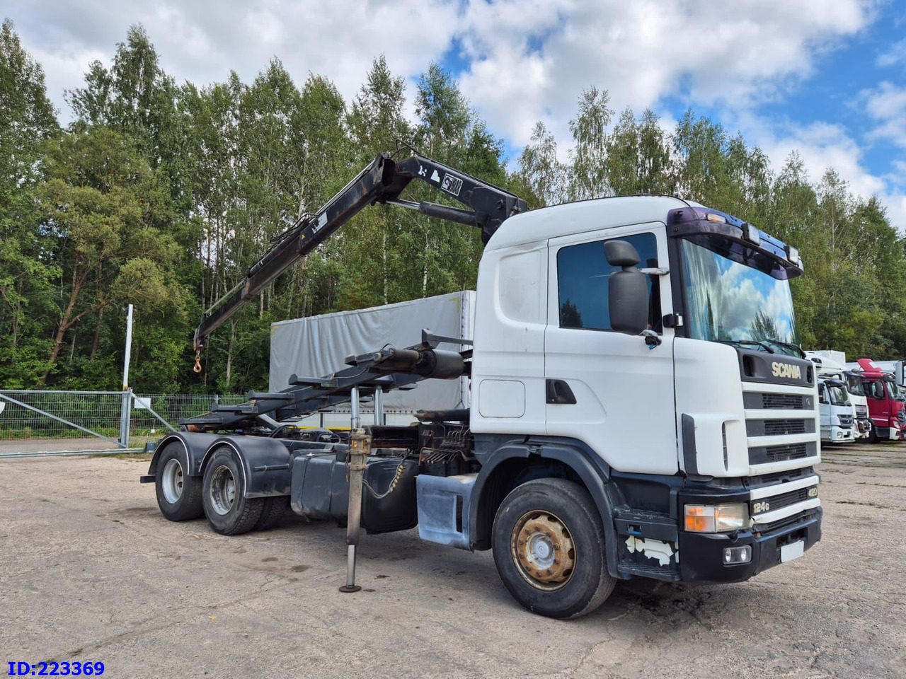SCANIA R124 420 + Crane HIAB 140AW - Camión volquete: foto 4 SCANIA R124 420 + Crane HIAB 140AW - Camión volquete: foto 4