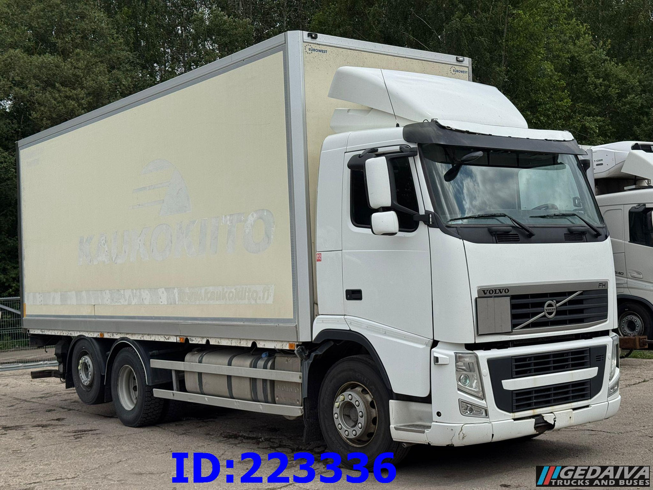 VOLVO FH13 460HP 6x2 OPEN SIDE BOX - Camión caja cerrada: foto 4 VOLVO FH13 460HP 6x2 OPEN SIDE BOX - Camión caja cerrada: foto 4