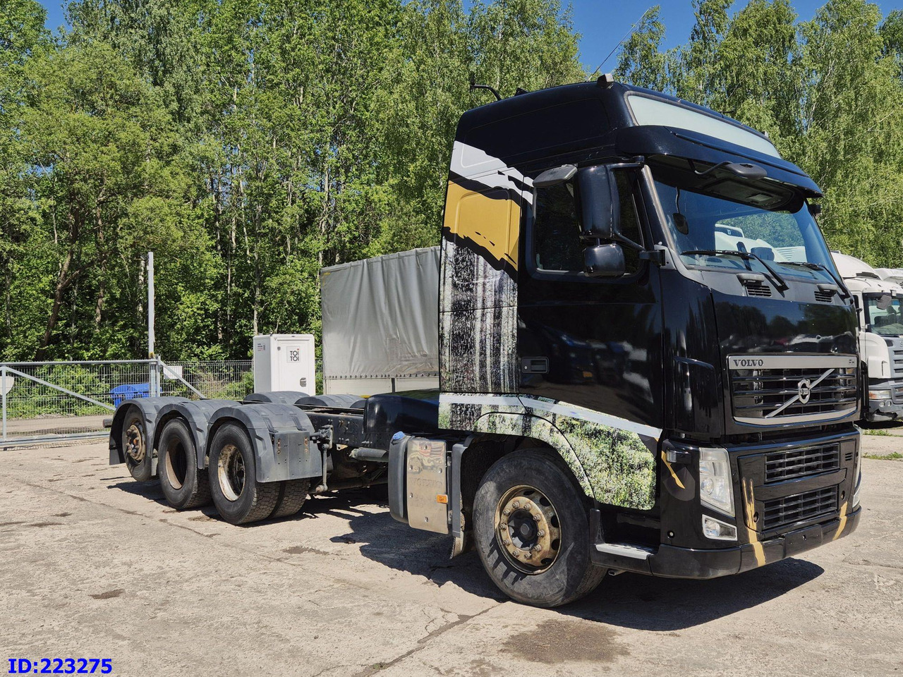 VOLVO FH13 540HP 8X4 (Steering axle) RETARDER - Camión chasis: foto 4 VOLVO FH13 540HP 8X4 (Steering axle) RETARDER - Camión chasis: foto 4