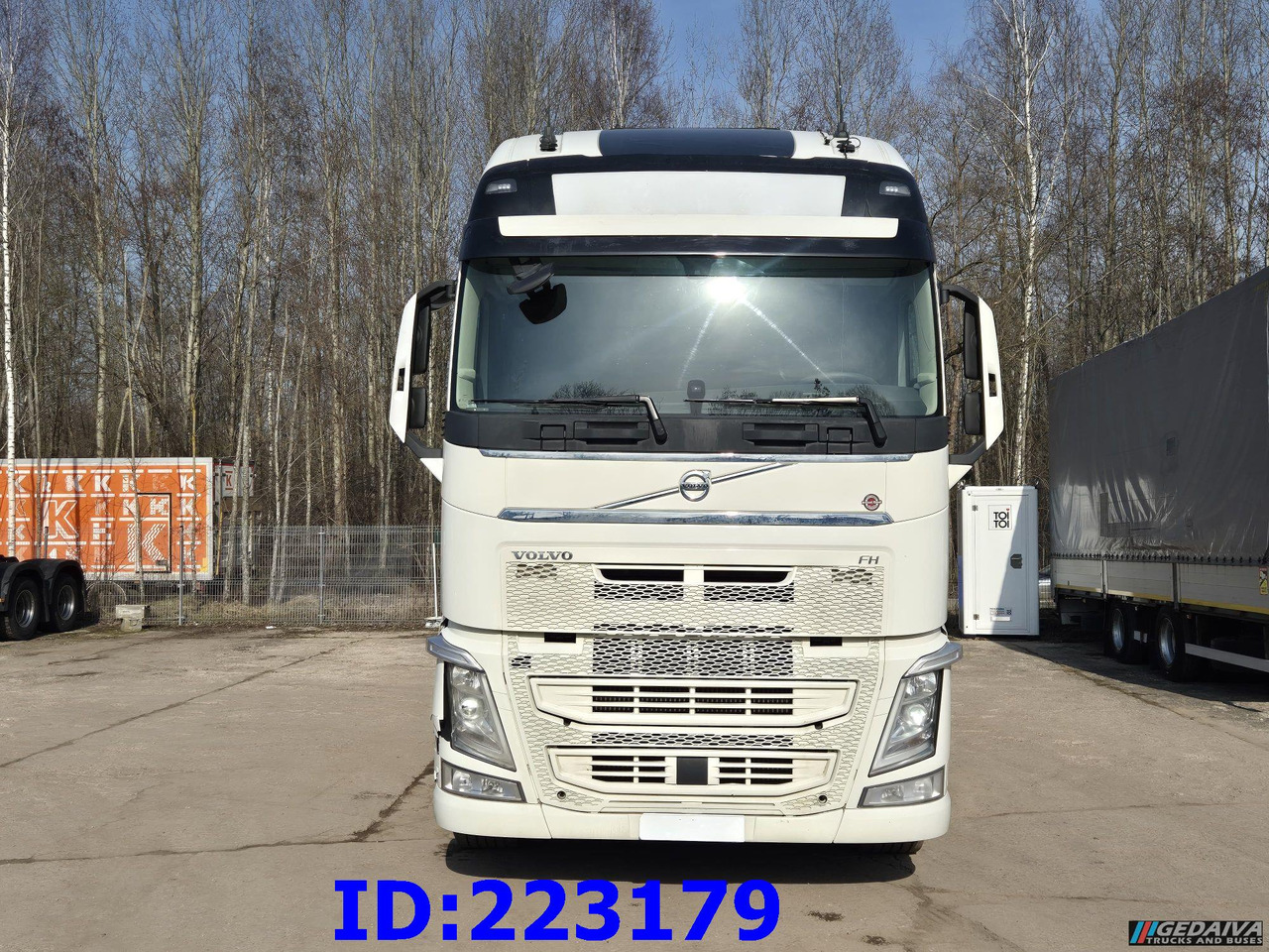 VOLVO FH13 540HP BDF 8X4 (Steering axel) - Camión portacontenedore/ Intercambiable: foto 2 VOLVO FH13 540HP BDF 8X4 (Steering axel) - Camión portacontenedore/ Intercambiable: foto 2