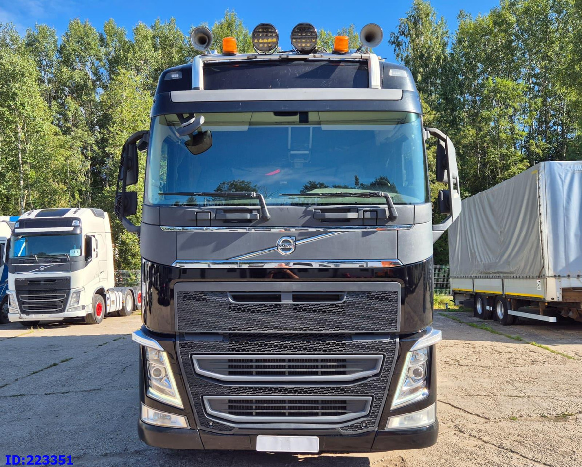 VOLVO FH16 750HP - 8x4-Steering axle - Camión lona: foto 2 VOLVO FH16 750HP - 8x4-Steering axle - Camión lona: foto 2