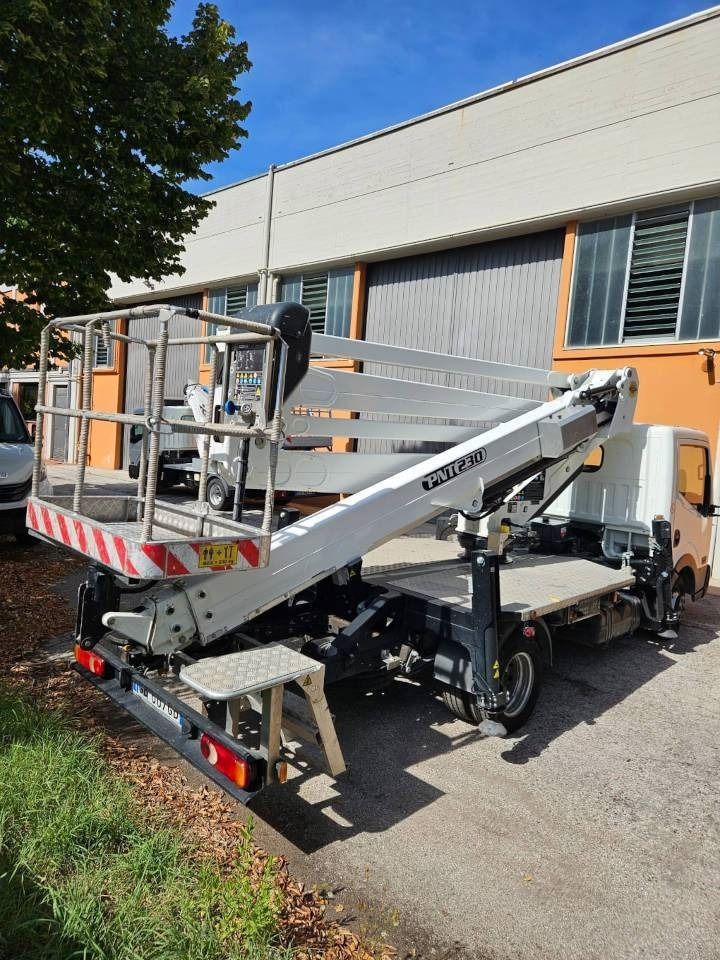 Isoli PNT 230 - Camión con plataforma elevadora: foto 4 Isoli PNT 230 - Camión con plataforma elevadora: foto 4