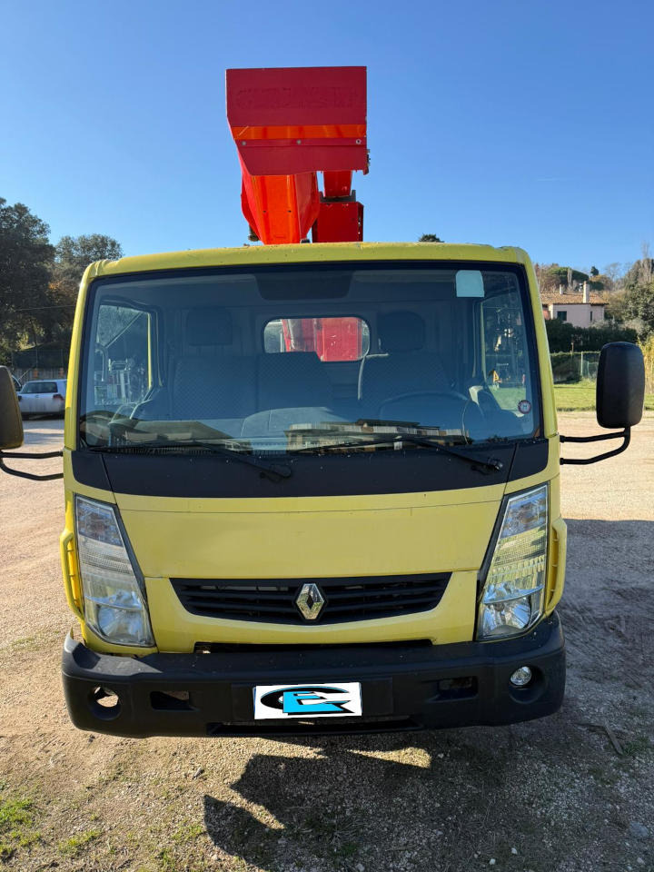 - Camión con plataforma elevadora: foto 2 - Camión con plataforma elevadora: foto 2