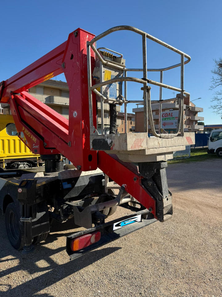 - Camión con plataforma elevadora: foto 3 - Camión con plataforma elevadora: foto 3