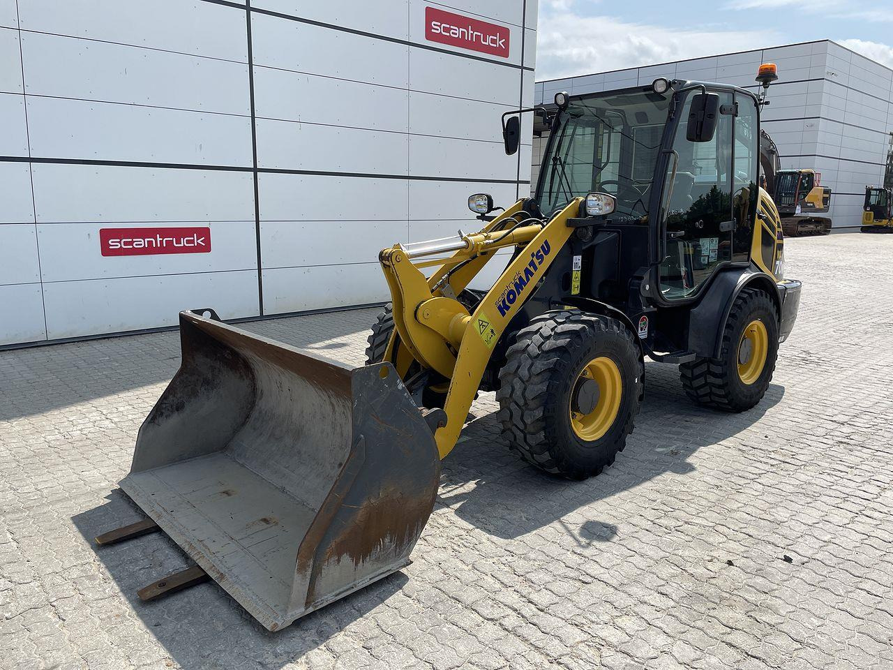Komatsu WA70M-8EO - Cargadora articulada: foto 1 Komatsu WA70M-8EO - Cargadora articulada: foto 1
