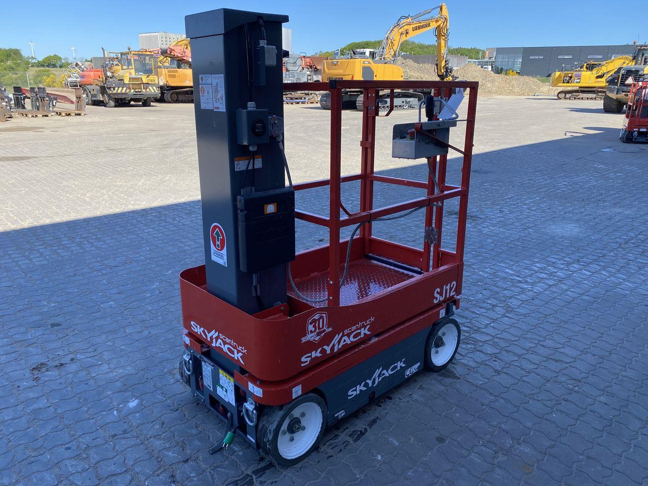 Skyjack SJ12 - Plataforma de mástil vertical: foto 4 Skyjack SJ12 - Plataforma de mástil vertical: foto 4
