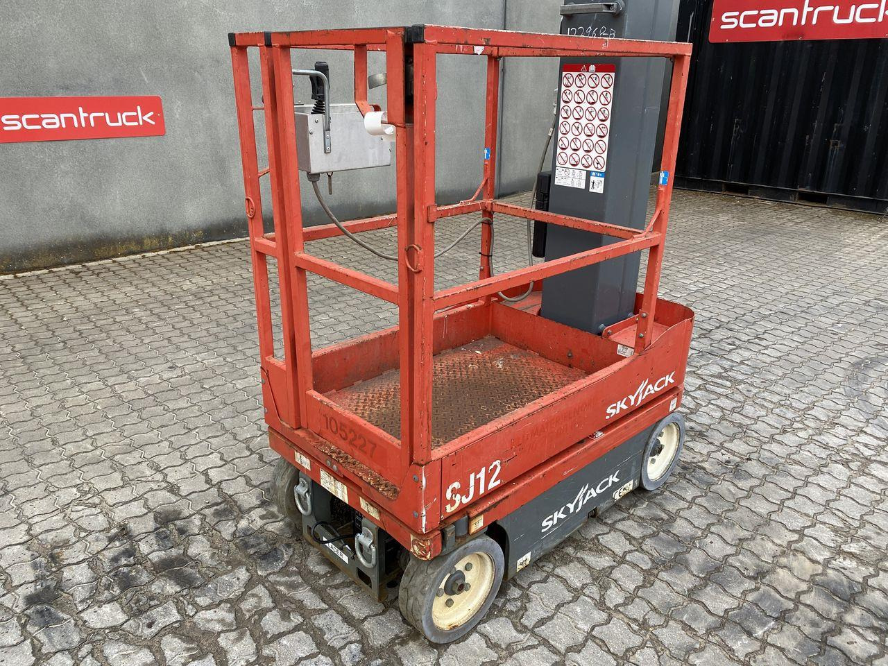 Skyjack SJ12 - Plataforma de mástil vertical: foto 1 Skyjack SJ12 - Plataforma de mástil vertical: foto 1
