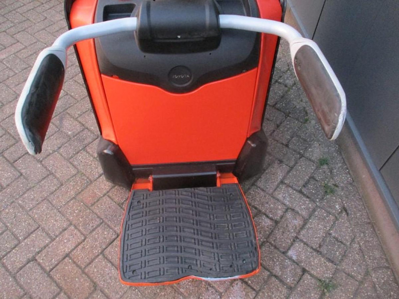 Toyota SPE200D - Transpaleta: foto 5 Toyota SPE200D - Transpaleta: foto 5