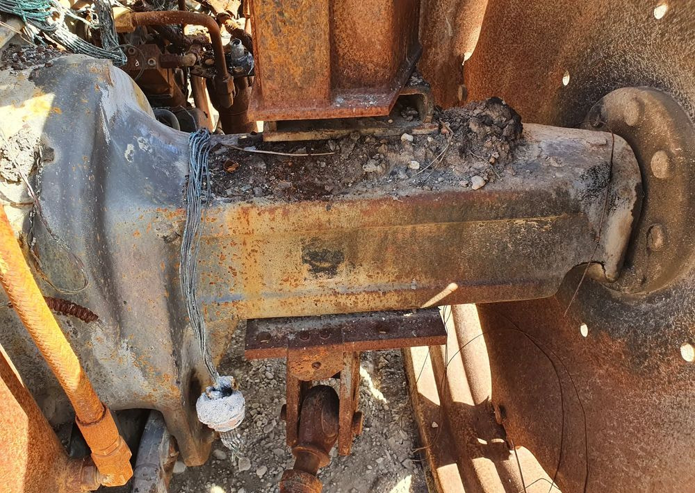 Claas Ares Renault 556 wał blok silnik głowica most zwolnica skrzynia - Caja de cambios para Maquinaria agrícola: foto 5 Claas Ares Renault 556 wał blok silnik głowica most zwolnica skrzynia - Caja de cambios para Maquinaria agrícola: foto 5