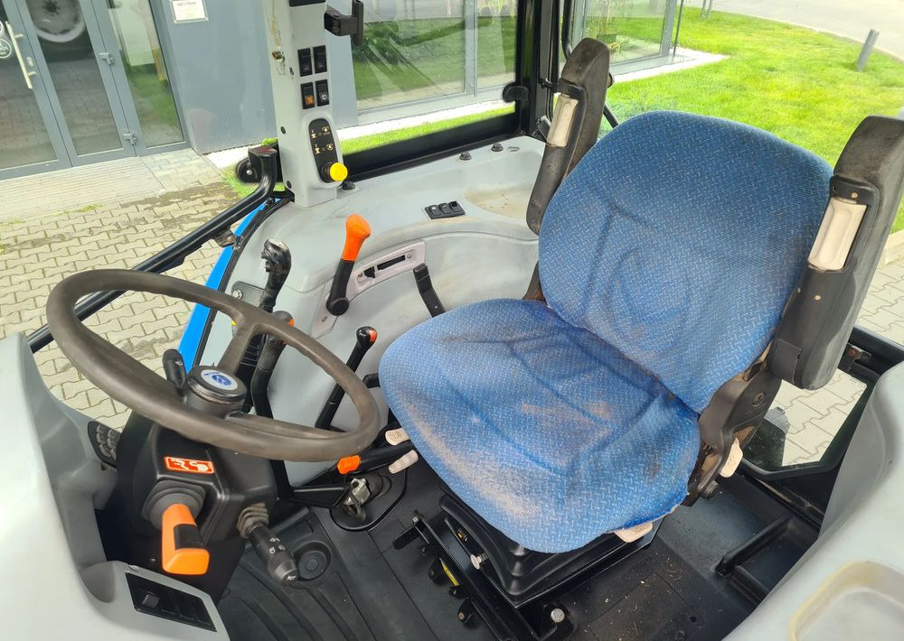 Tractor New Holland T5040: foto 6
