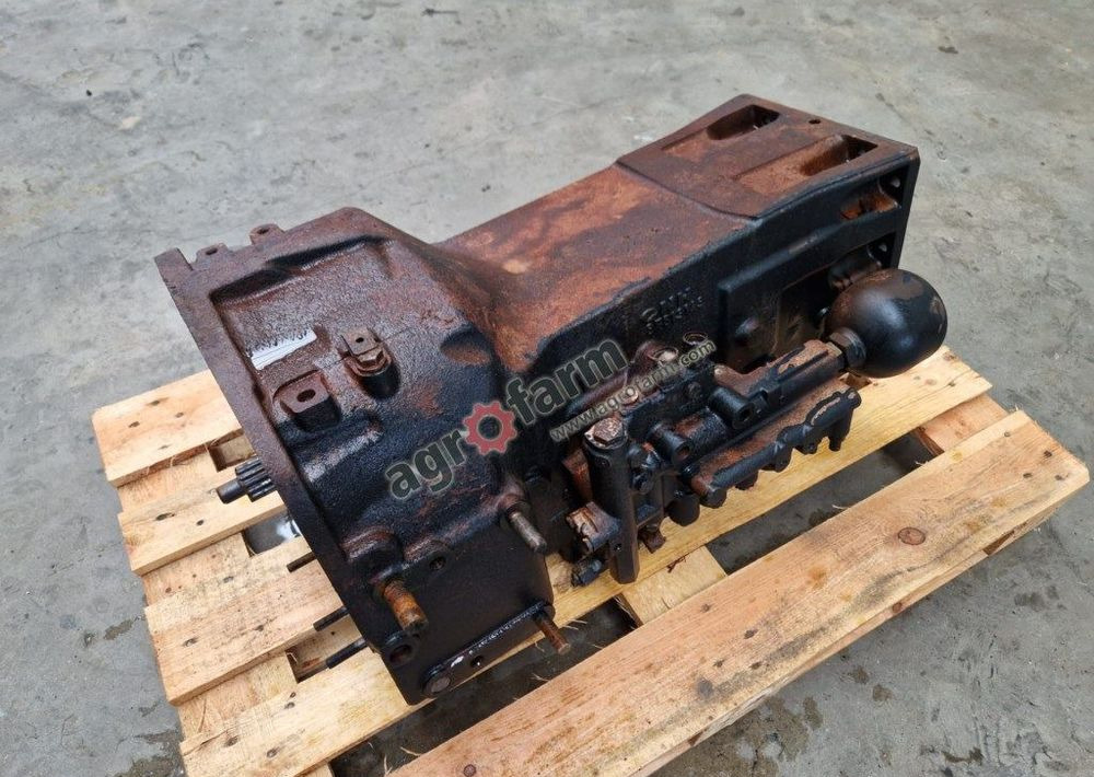 Skrzynia biegów New Holland T5040 - Caja de cambios: foto 1 Skrzynia biegów New Holland T5040 - Caja de cambios: foto 1