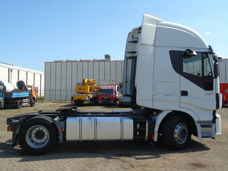 Iveco Stralis 420 + EURO 6 + 580KM - Cabeza tractora: foto 3 Iveco Stralis 420 + EURO 6 + 580KM - Cabeza tractora: foto 3