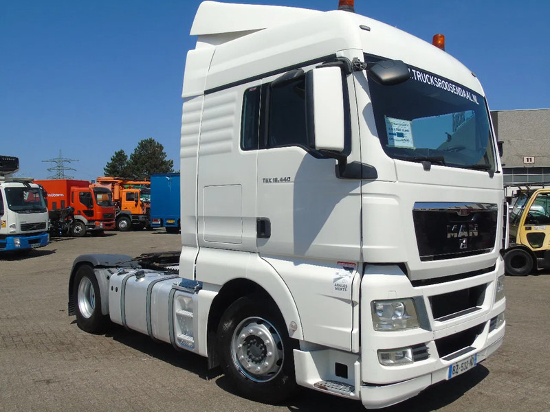 MAN TGX 18.440 + EURO 5 + SPOILER - Cabeza tractora: foto 2 MAN TGX 18.440 + EURO 5 + SPOILER - Cabeza tractora: foto 2
