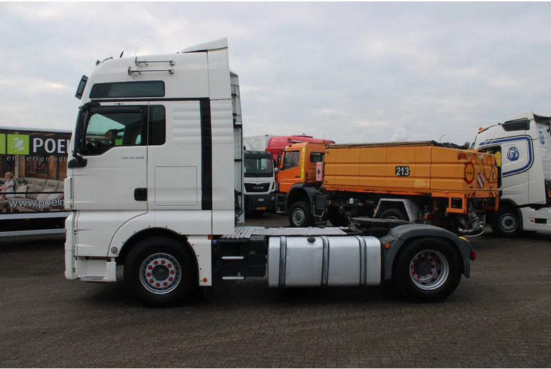 Cabeza tractora MAN TGX 18.440 + euro 6 + double tank + spoiler: foto 8