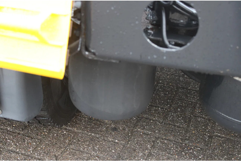 Cabeza tractora MAN TGX 18.440 + euro 6 + double tank + spoiler: foto 18