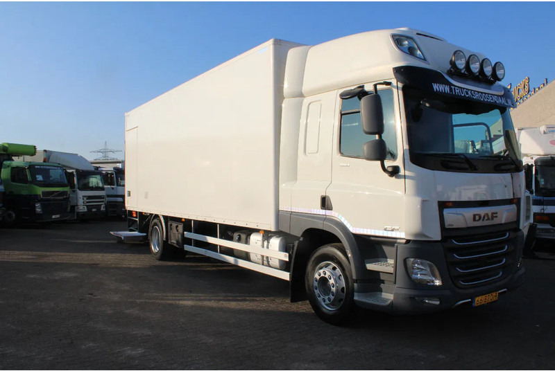 DAF CF 260 + EURO 6 + LIFT - Camión caja cerrada: foto 3 DAF CF 260 + EURO 6 + LIFT - Camión caja cerrada: foto 3