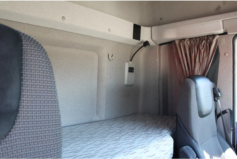 Camión lona DAF CF 330 + EURO 6 + 6X2 STEERING: foto 9 Camión lona DAF CF 330 + EURO 6 + 6X2 STEERING: foto 9